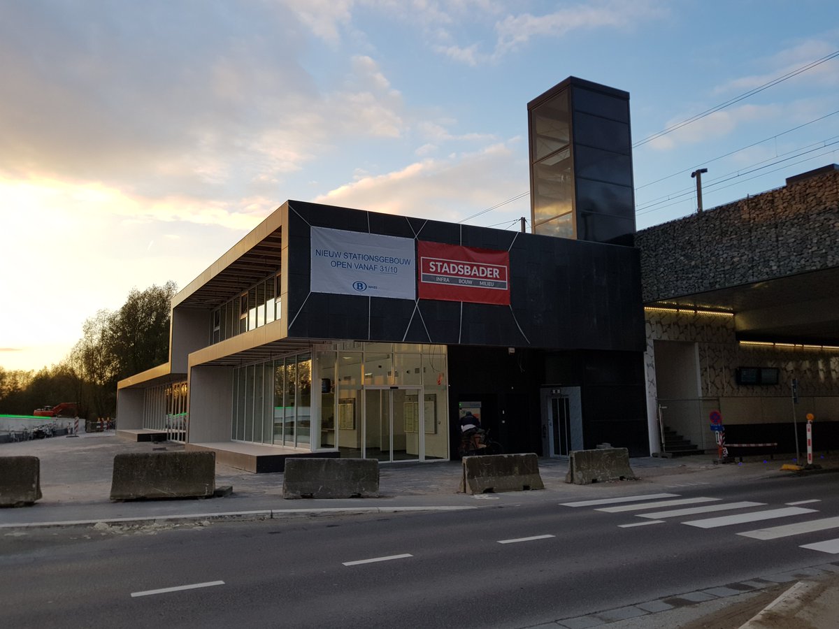 StadsbaderNV's tweet photo. Vandaag wordt het nieuwe #stationsgebouw van #Liedekerke in gebruik genomen! #Stadsbader #Bouw https://t.co/HgecEaD819