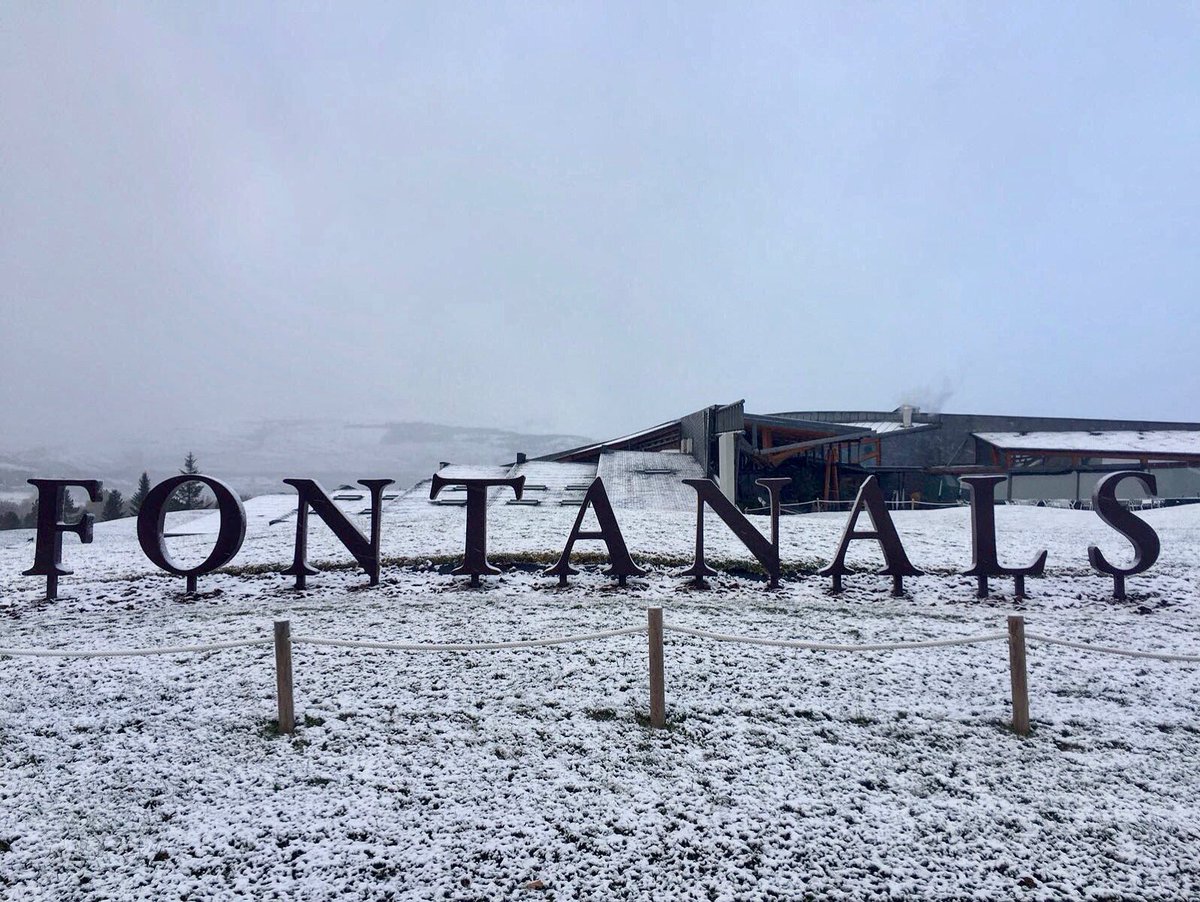 Aún no es invierno, pero las primeras nevadas ya han llegado. Ayer el campo nos ofrecía un vestido bastante diferente al habitual 😲 #golf