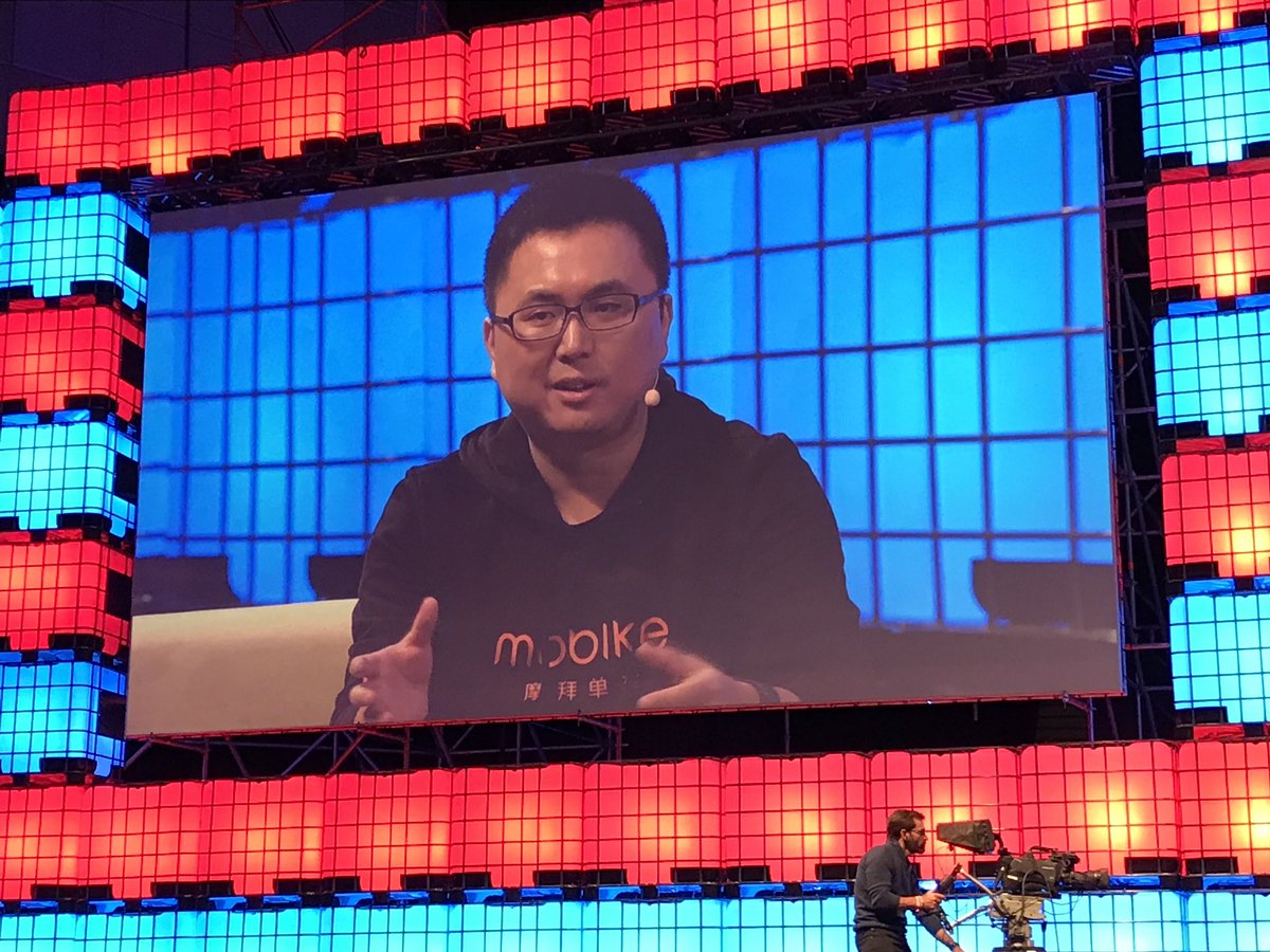 Truus's tweet photo. Joe Xia @Mobike speaks also w/ govts to redesign cities and even rules to get more chances for bikes and his business #websummit 🚴🏻‍♀️🚴🏻 https://t.co/0FxKggIKq9