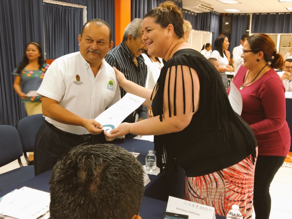 EMiraveteG's tweet photo. Los integrantes #Equipo @EducacionQR asumen el compromiso de salvaguardar los DDHH @CarlosJoaquin @CandyRaygoza @MauricioLopezV https://t.co/2w4uiC1ToA