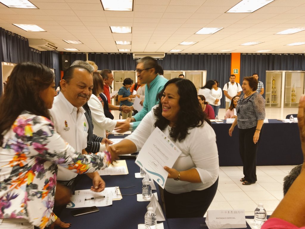 EMiraveteG's tweet photo. Los integrantes #Equipo @EducacionQR asumen el compromiso de salvaguardar los DDHH @CarlosJoaquin @CandyRaygoza @MauricioLopezV https://t.co/2w4uiC1ToA