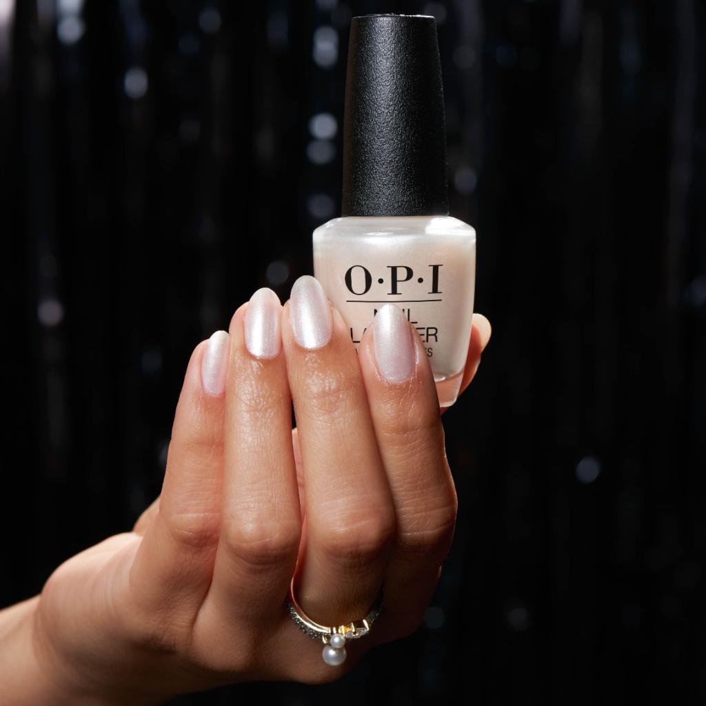 OPI_PRODUCTS's tweet photo. If the world is your oyster, then why not make your nails the pearl? Shop this snowy shade, #SnowGladIMetYou, here: https://t.co/lgQlOF1oMu https://t.co/AgZISBZm04