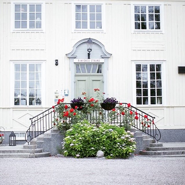 CharmeCaractere's tweet photo. Rimforsa Strand | 🇸🇪 #PrivateHotels #HotelsCharme https://t.co/WVTuYvs7wh https://t.co/3kIagwr3hV