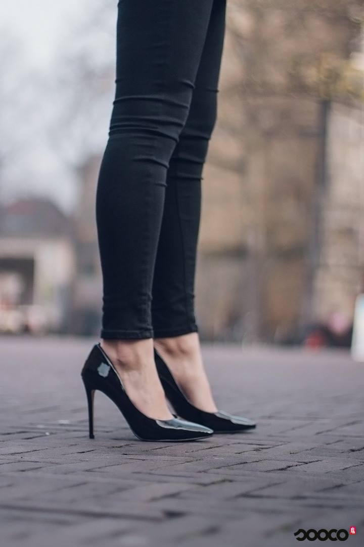 SOOCOschoenen's tweet photo. Feel like a #girlboss in these pumps 😍
Get them: https://t.co/BBtEVuofuM
#sooco #schoenen #pumps #hakken #hogehakken https://t.co/egJ3mVlWyo