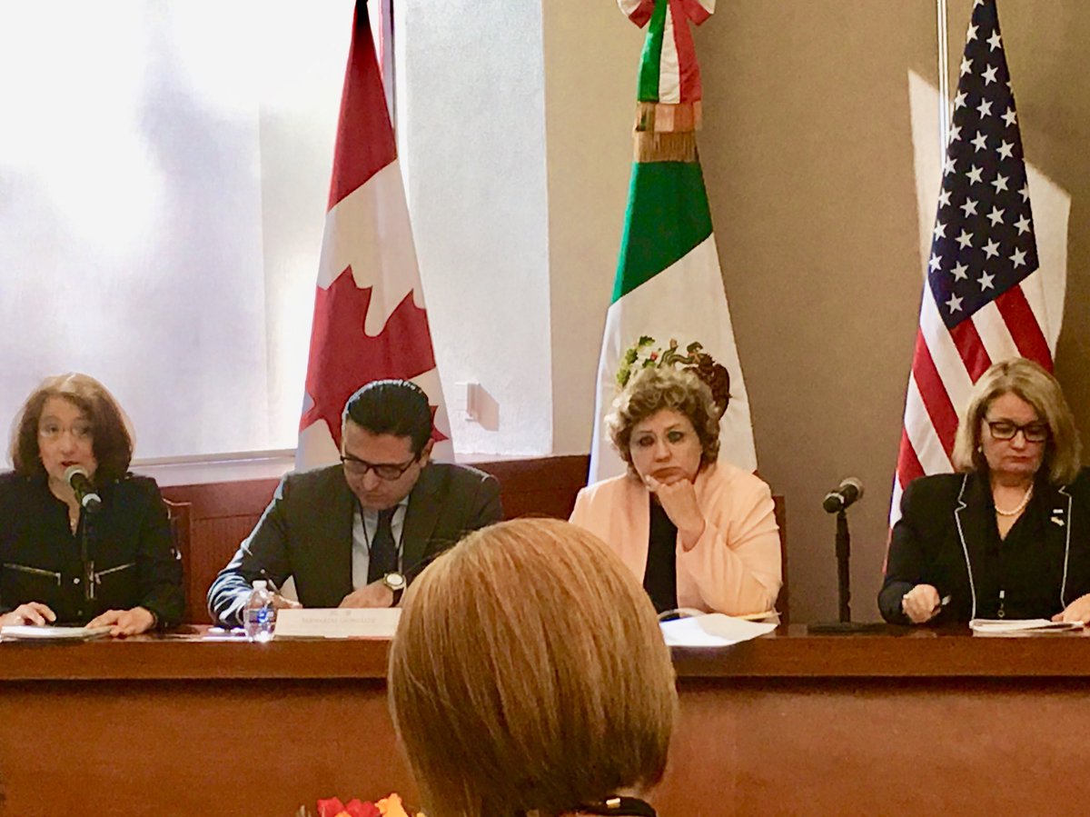 CEOVazquez's tweet photo. Panel on women and #NAFTA moderated by @luzmadelamora with @WEConnection shout out from @ExportDevCanada on #BWIT partnership at #WFMX17 https://t.co/rSYqvS5oC8