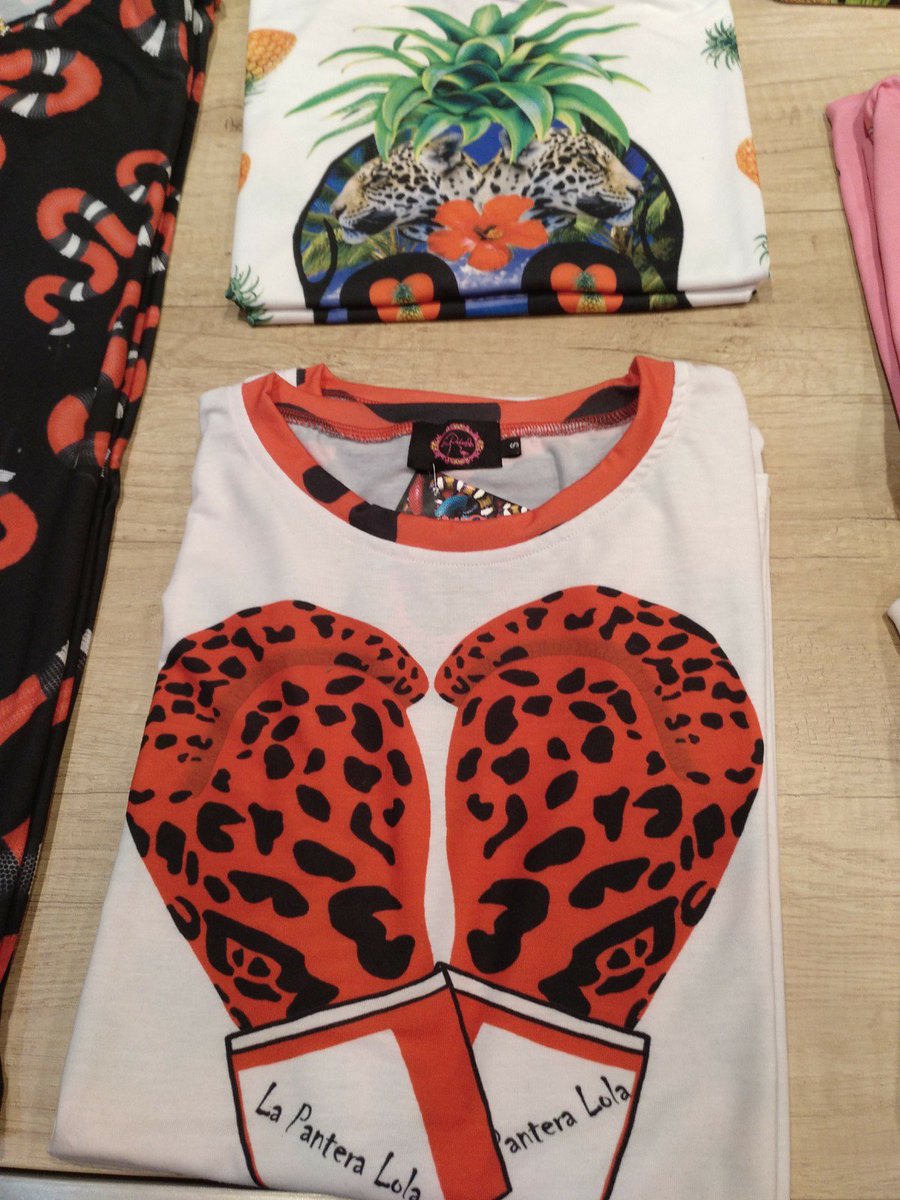 Addictiontumoda's tweet photo. Nos ponemos los guantes para terminar el día? Nos encantan estas camisetas 😍😍 https://t.co/qYd9Irh07N