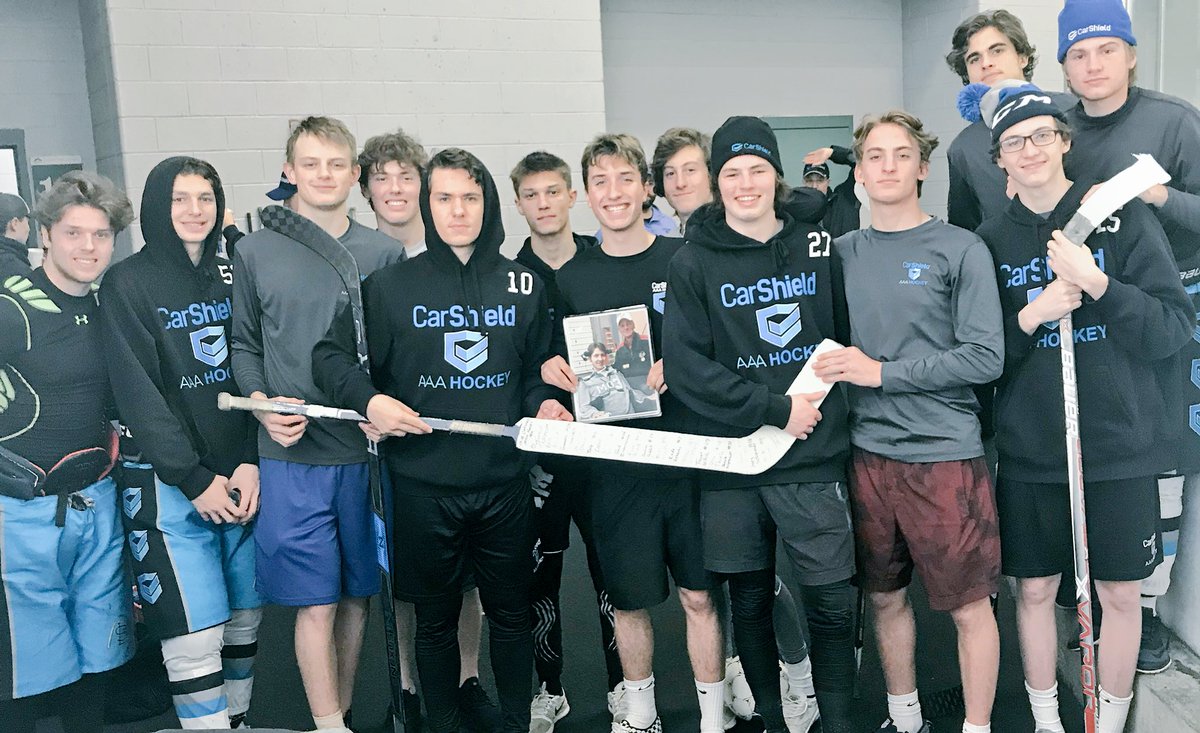 CarshieldHockey's tweet photo. 18u team supporting @MattOlso3 &amp; his journey! Matt is an inspiration to us all ! #MO3Strong @NAPHL @CarShieldUSA @ChiCougarsHky @AHAI_1 https://t.co/45AC4b2Eao