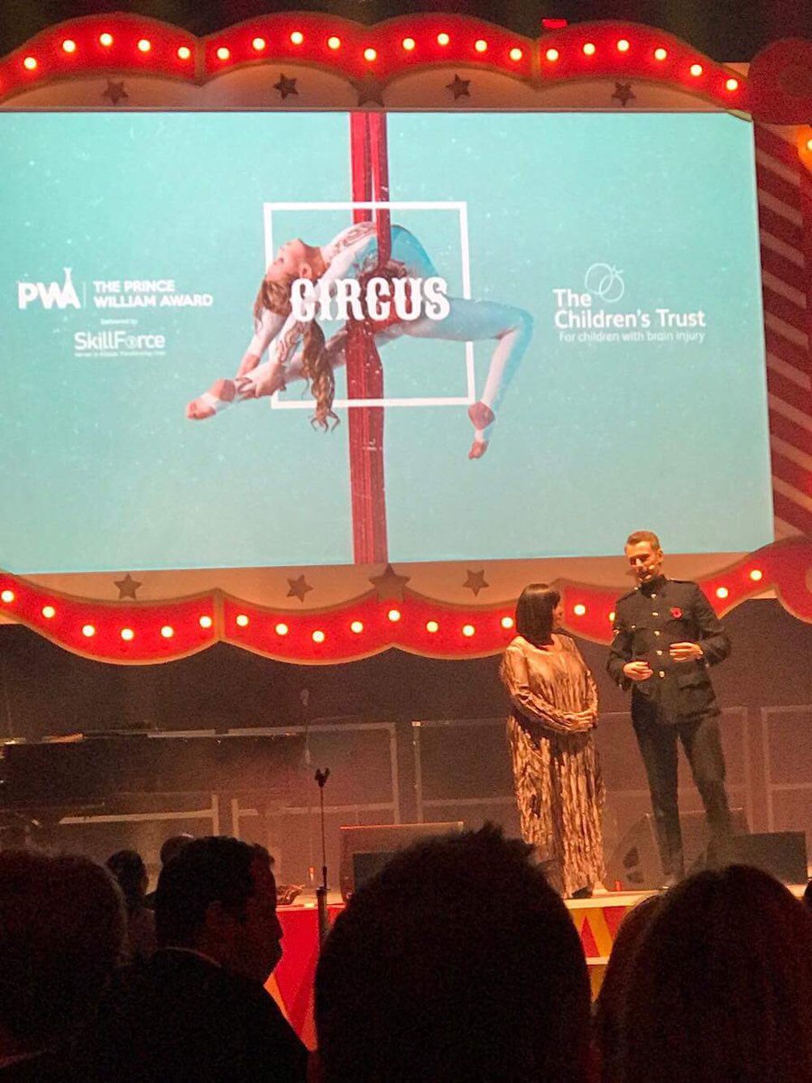 richjonesmagic's tweet photo. Loved having the lovely @Dawn_French join me on stage last night supporting @Childrens_Trust @SkillForceUK #magic #charity https://t.co/wapGEea0h4