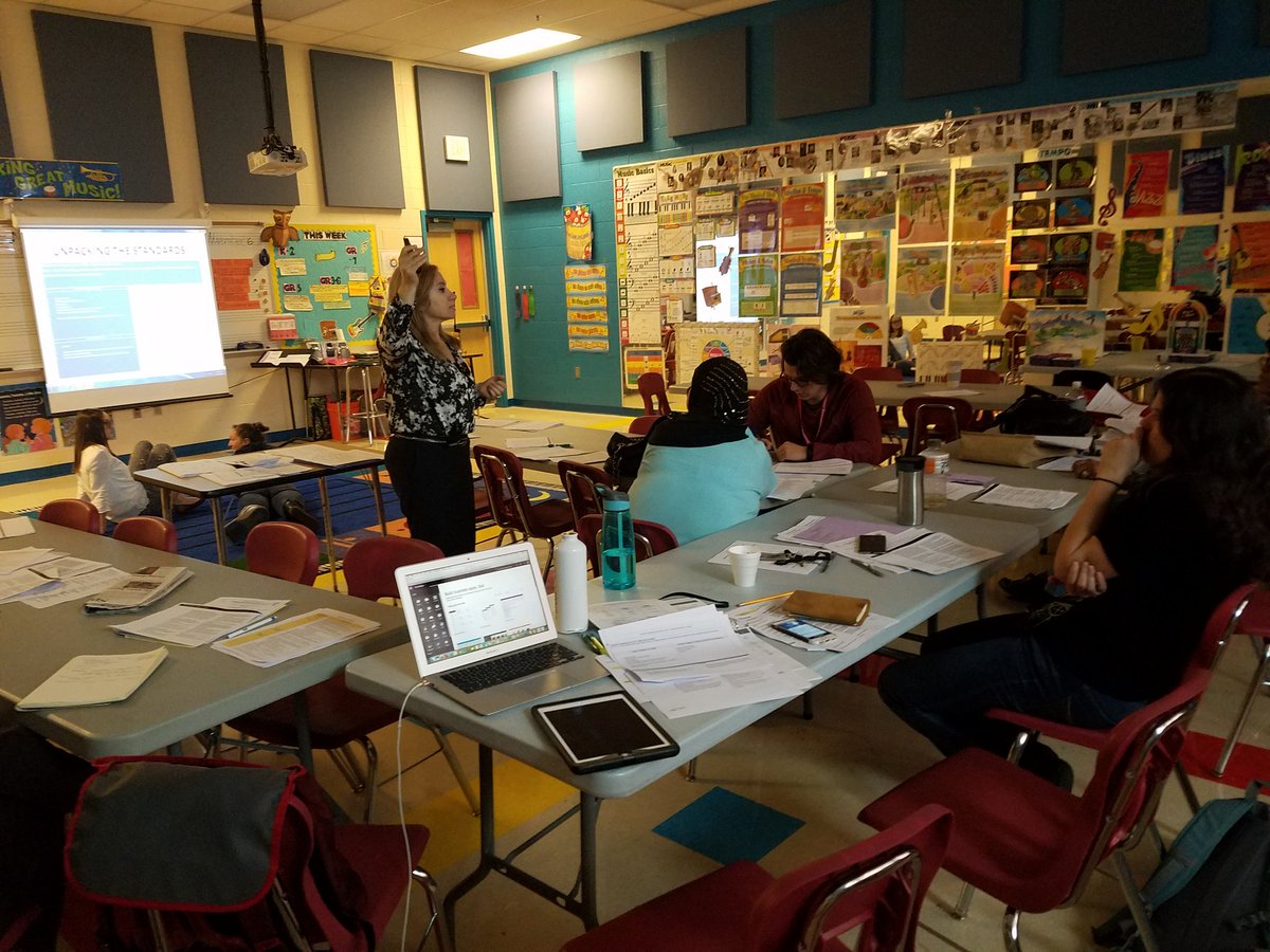 MultilingualCLE's tweet photo. Academic Language Development for ELs @EricGordon_CEO @CLEMetroSchools @CMSD_BLUE https://t.co/SdujePx56M