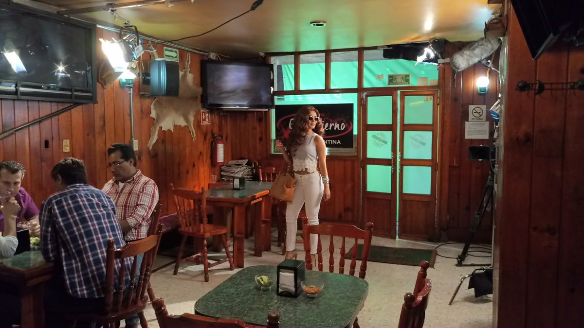 TierraSalvajes's tweet photo. #DetrasDeCamaras En #TierrasSalvajes
¿ Comenten a que escena pertenecen las fotos?
😋🙃😏 
https://t.co/bfK43a9END https://t.co/BdUeuuyQhN