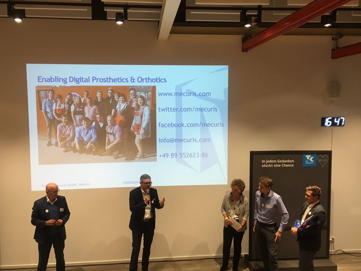 TK_Presse's tweet photo. TK-Paten v. @mecuris K. Rupp u. A. Bündert sind begeistert: Tolles Produkt, tolle Story! Es wird spannend weitergehen damit. #TKaccelerator https://t.co/wE7217Wvt0