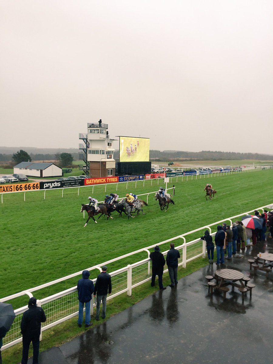 JLL_Adellemoore's tweet photo. Great day at Haldon Gold Cup with @Ashfords_Law @ExeterRaces https://t.co/tA3ZRjdzT0