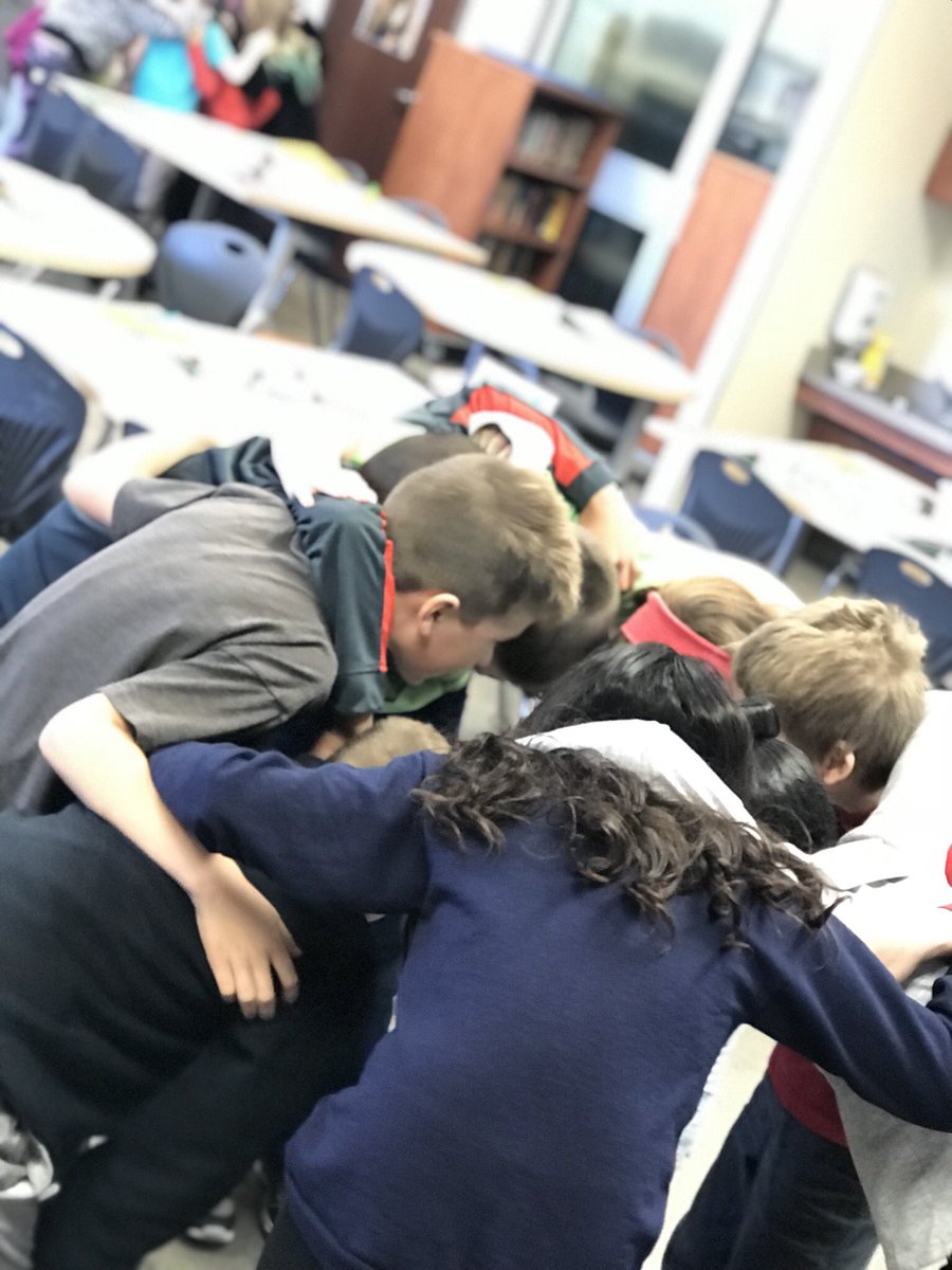 MrsGasparLESA's tweet photo. Using theatre to understand theme! Love working at an arts magnet school! #LincolnLionsPride https://t.co/kcZpdFCvOy