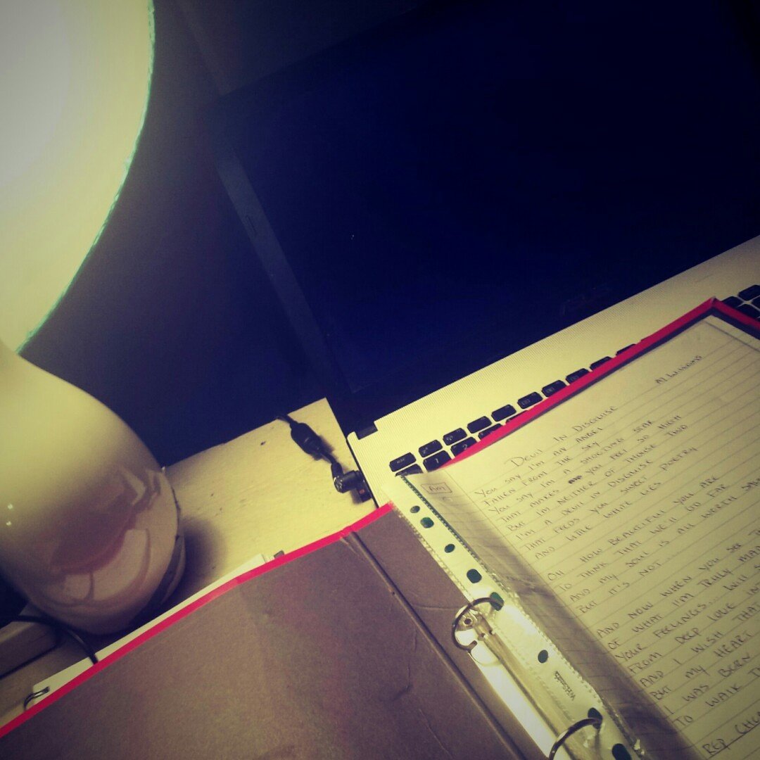 AJWilliams369's tweet image. Organising my songs while I wait for my new cam recorder to arrive  @ajwilliams369 #lyrics #usingtime #organising #mysongs