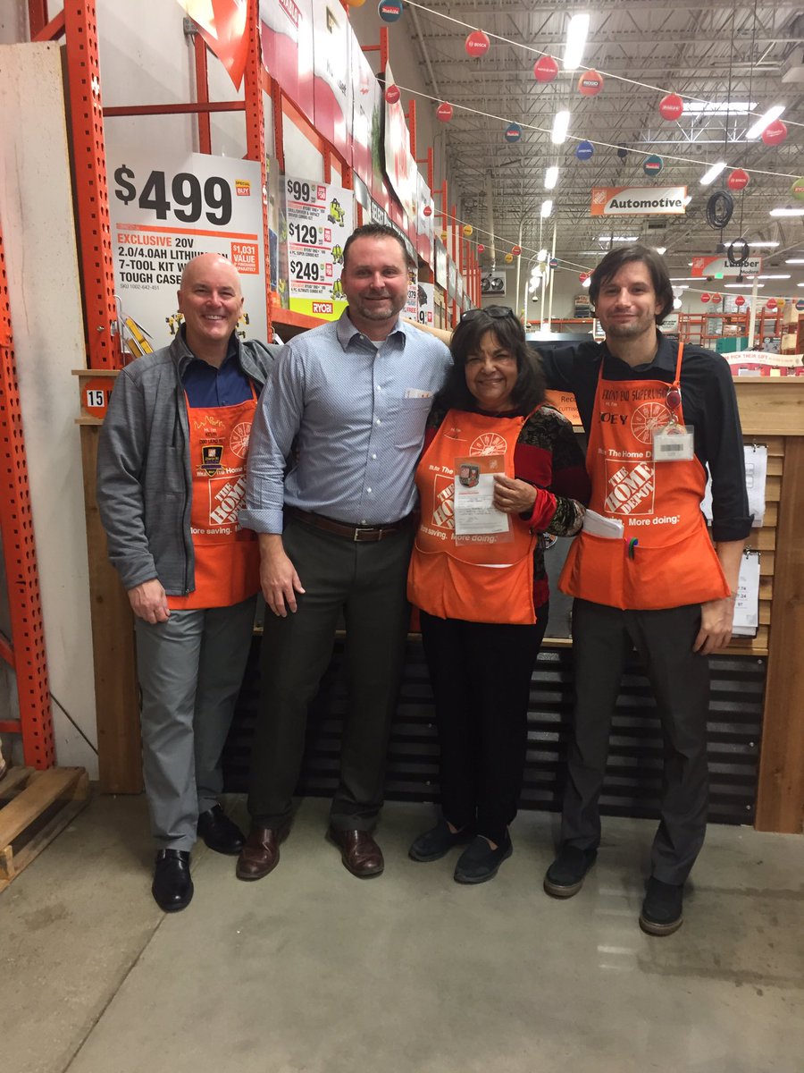 Melinda11521488's tweet photo. Great job Linda at 6557 'ASKING' every customer if they want to save 25.00 on their purchase! Way to drive credit! @EvanSchroer @kjl265 https://t.co/kILO7pKKKd