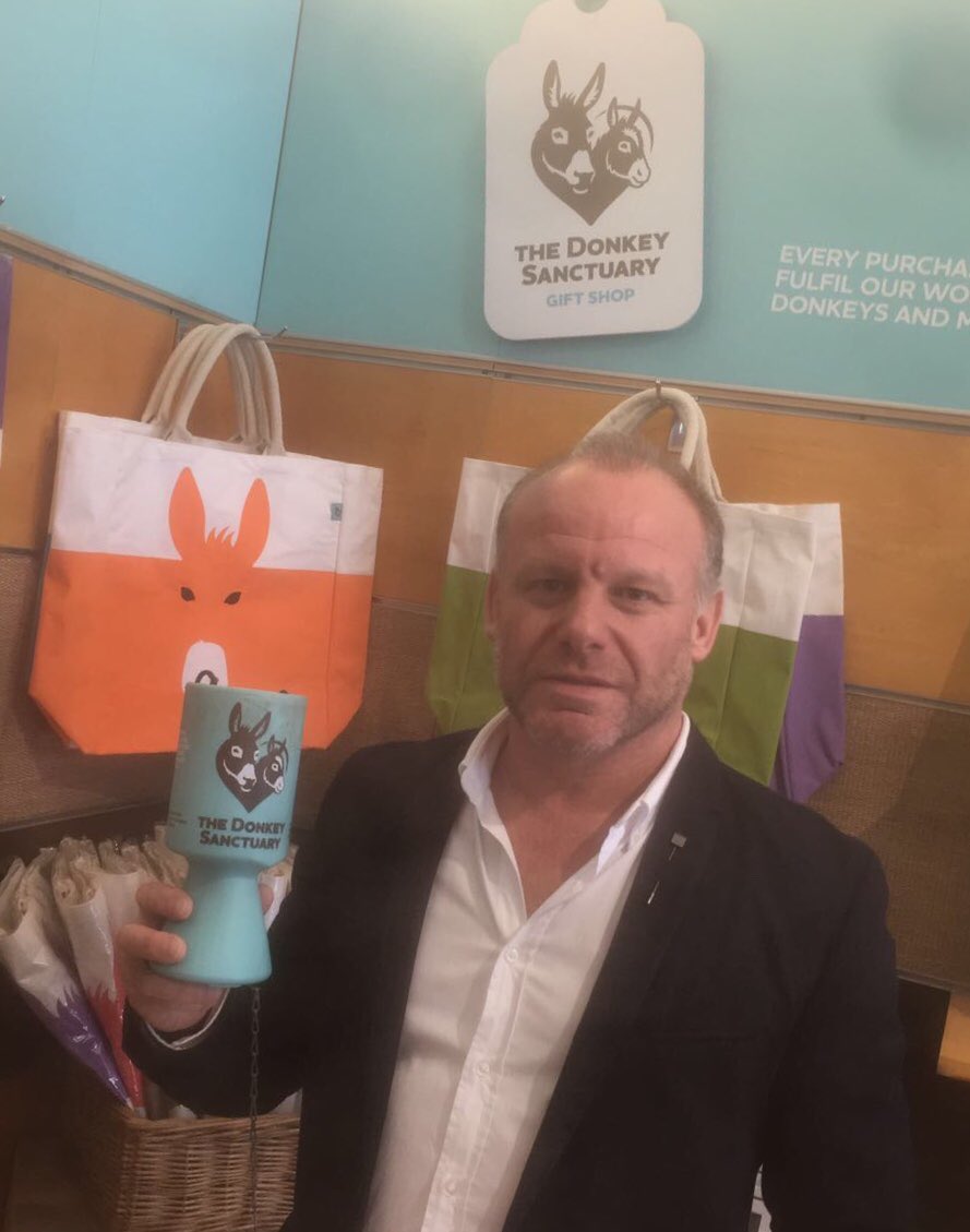 LtCdrScreenRN's tweet photo. Always a pleasure visiting the residents @DonkeySanctuary - talking tech today #VCode #VDonate @vstenterprises @VCode https://t.co/VDyjn3MtfN
