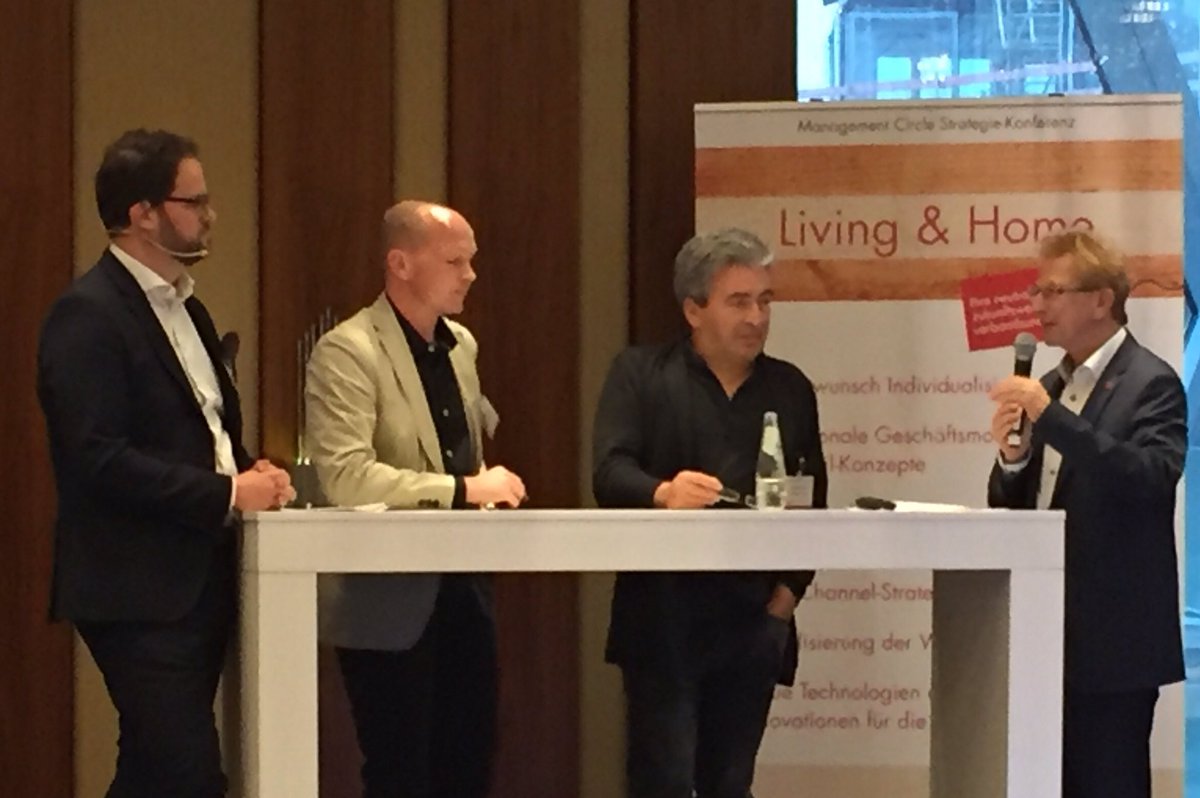 mgmt_circle's tweet photo. Auf der Bühne der Living&amp;Home Konferenz erlaubt: "Wünsch Dir was!" Otto, Kare &amp; Rauch über die Erwartungen an Partner.  #LiHo @Happytom1977 https://t.co/RiRB8Be212
