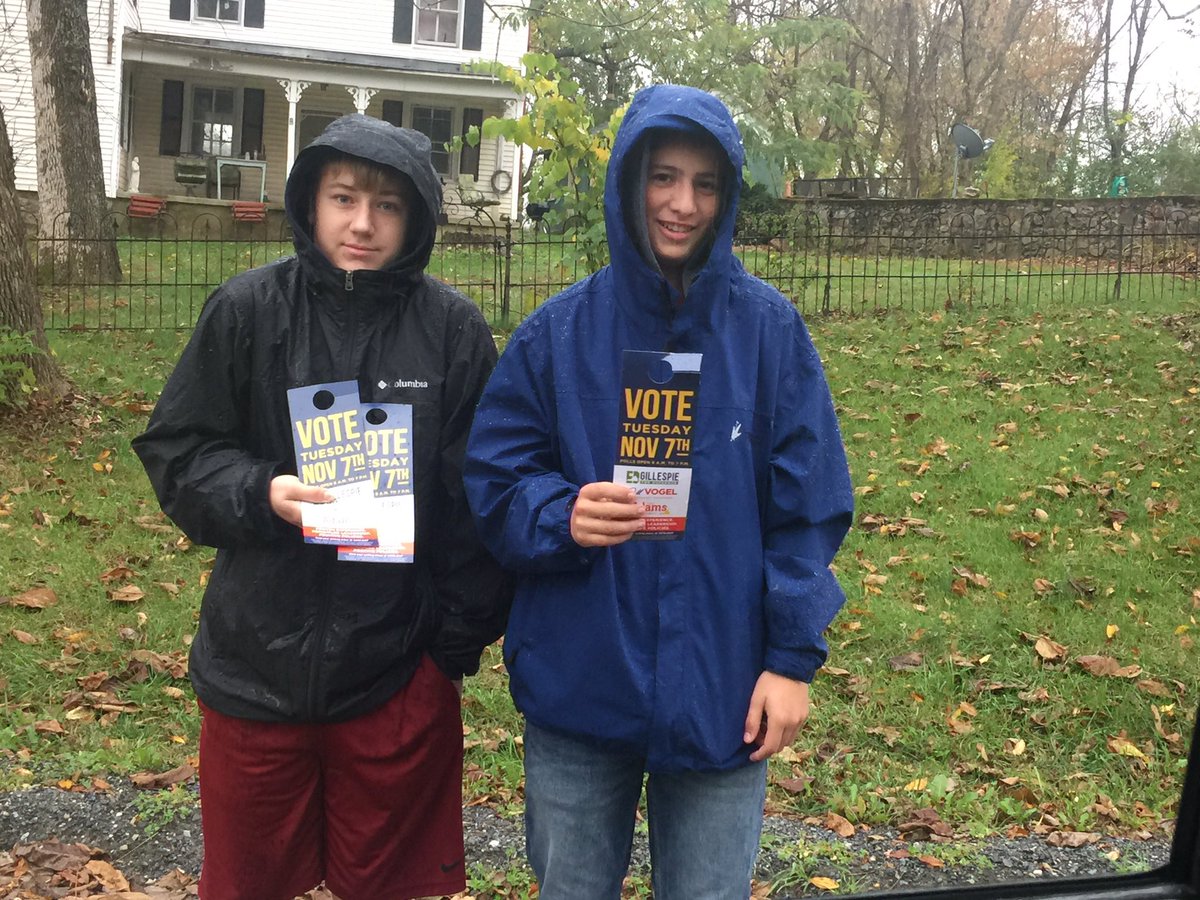 JLorrig's tweet photo. So legit they won't stop campaigning even in the rain! 

#LeadRight #genjSATs #genj #studentactionteams #loudoun @JohnAdamsforVA #relentless https://t.co/3Ny56liNgx