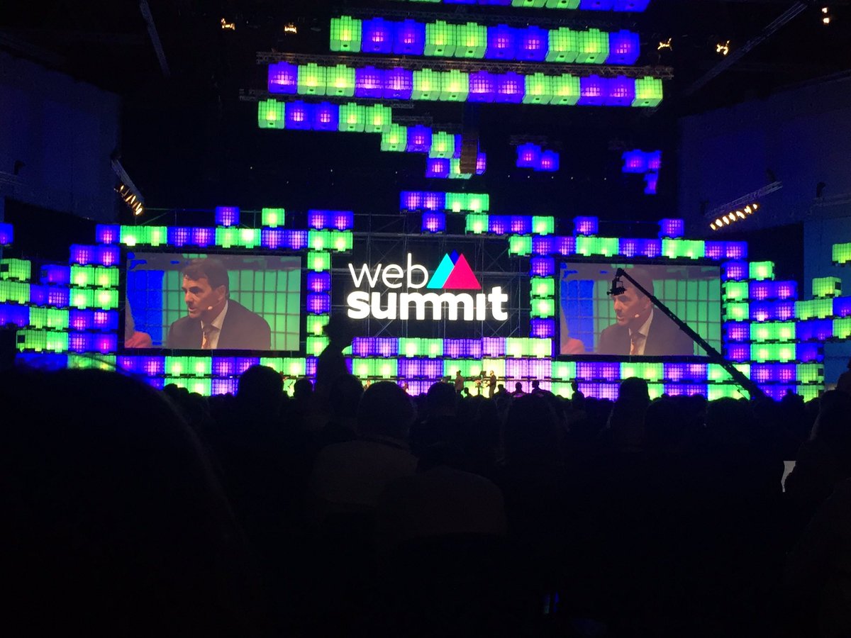 Classical example of men interrupting women trying to speak in tech <a href="/TimDraper/">Tim Draper</a> @cookie <a href="/VCRebecca/">Rebecca Lynn</a> <a href="/WebSummit/">Web Summit</a>