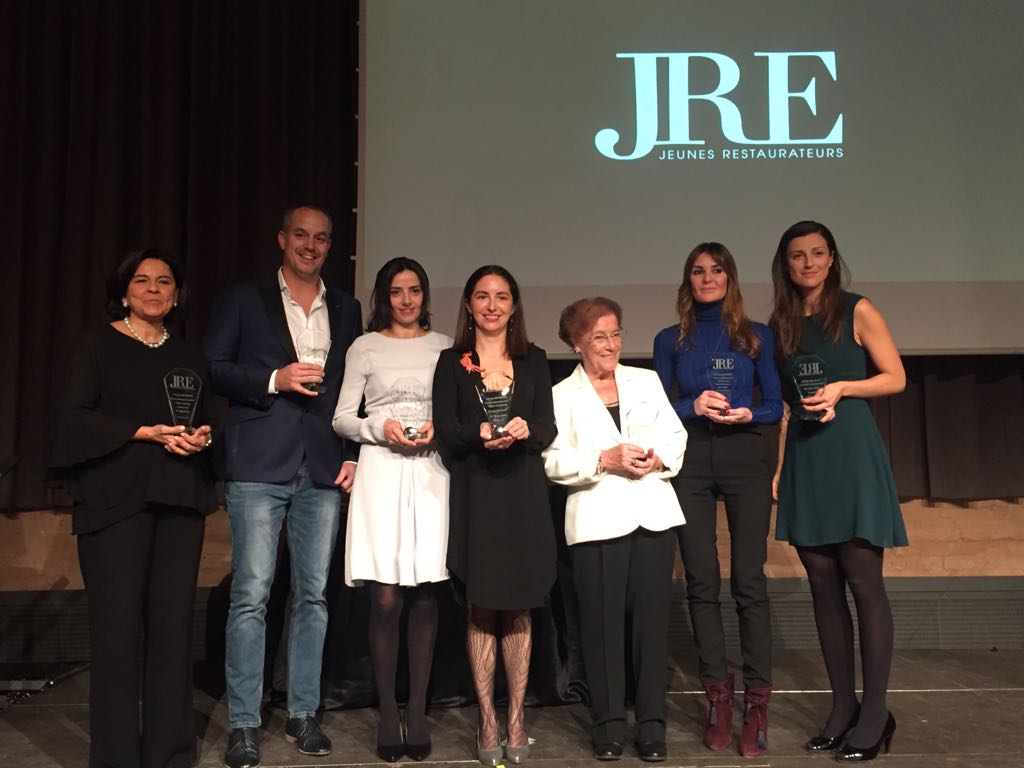 Enormemente agradecida a @JREESPANA por el premio recibido ayer junto a grandes profesionales de la gastronomía. ¡Gracias!