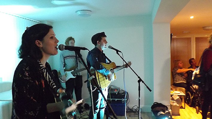 CeoRugby's tweet photo. Round of applause to #SupportWorkers Ross & Jo with her band for a feast of #MusicalEntertainment for people we support. #LiveMusic #Folk 🎸 https://t.co/DX3pQUy5y4