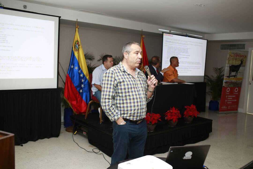 En esta conferencia participaron estudiantes de la facultad de Veterinaria de la #UCV, involucrados en el proceso de investigación genética
