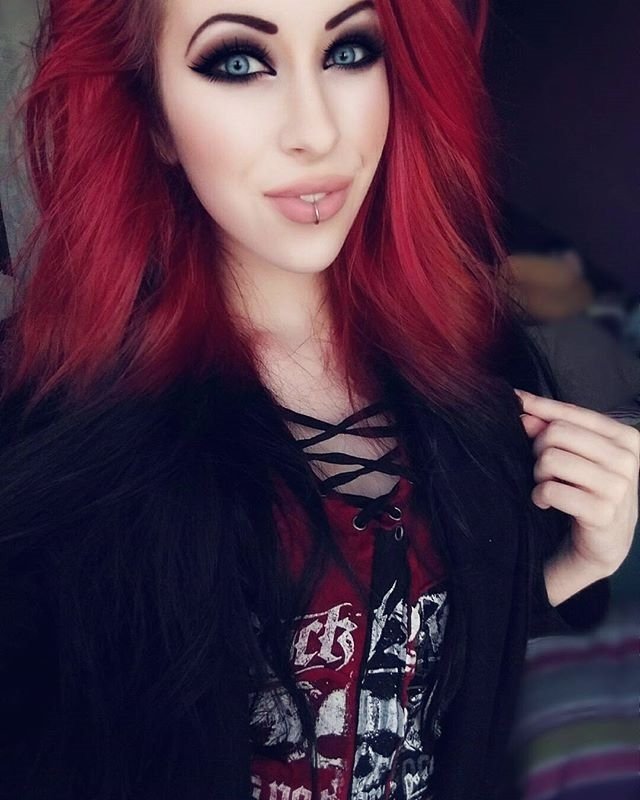 HungarianDaddy's tweet photo. regram @oroniswhore
#alternativegirl #alternativestyle #littlegoth #metalgirl #redandblack #redhair #redhead #pier… https://t.co/W7A3L6n7YG https://t.co/XbY0bJLzGO