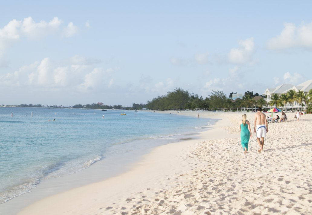 RCI_Timeshare's tweet photo. #AtoZwithRCI: G is for Grand Cayman! Seven Mile Beach is actually 5.5 miles long (Photo Credit: Whitney Lawson) https://t.co/SNX5Jzzs6I https://t.co/YYS9HeXv8W
