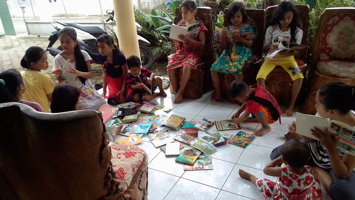 LiterasiKampung's tweet photo. Salam kami buat kak @NajwaShihab #senyumanakdesa https://t.co/fLH273lhd3