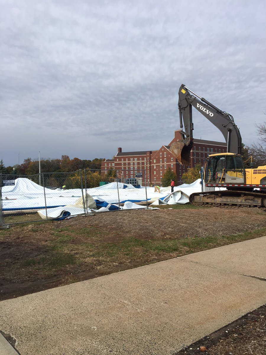 CCSUsoftball's tweet photo. Bye Bubble!๐๐ผ thanks for keeping us warm all these winters!! Here's to hoping for 65 and sunny this January ๐ค๐ผ https://t.co/upcXoWvUJi