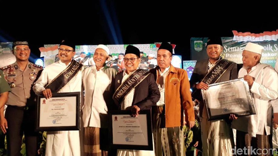 Dikukuhkan Panglima Santri, Cak Imin Disapa 'Calon Wakil Presiden' detik.id/VU6v8g
