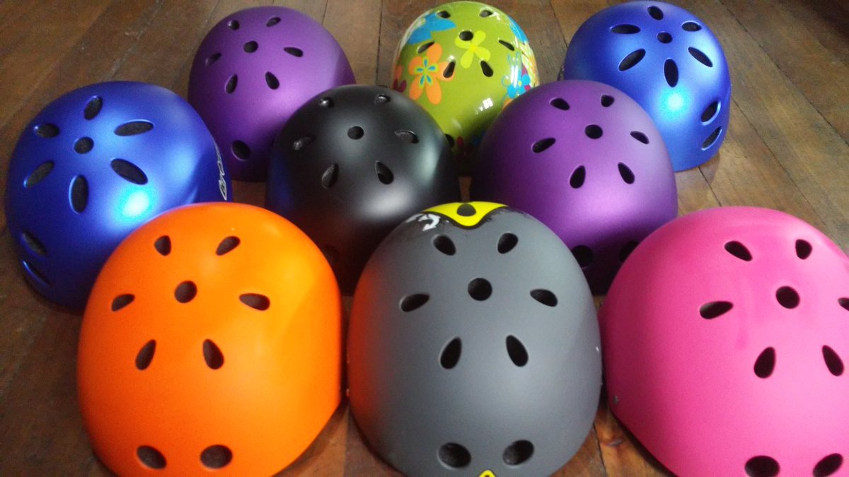 labicindad's tweet photo. Cascos. Encuentra el tuyo en #labicindad https://t.co/P1boZqURMn