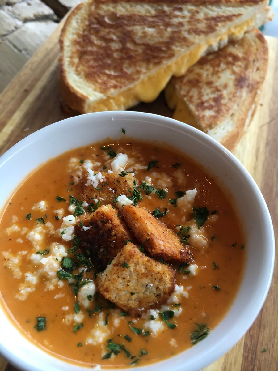 theWrigleytaps's tweet photo. Lunch is served! #thewrigleytaproom #lunchclub https://t.co/XvPE7N4vx7