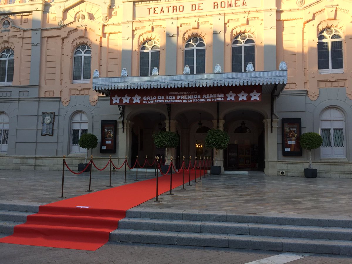 Desplegamos la alfombra roja en <a href="/TeatroRomea/">Teatro Romea</a> #PremiosAzahar #ArtesEscénicasMurcia