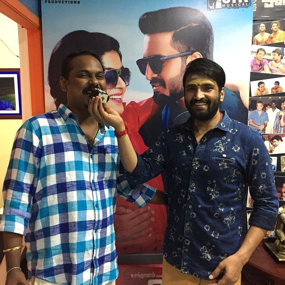 handmade_film's tweet photo. Our Home upcoming  #SakkaPoduPoduRaja film director @sethuviscom God bless #Handmadefilms crew wishes you :-) https://t.co/tZK48In379