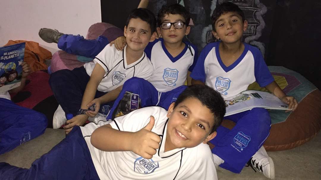CRAjuanito's tweet photo. Visita d los alumnos d 3ro"A"en la FILUC, se divirtieron y disfrutaron d los espacios ofrecidos x el Chamario #FILUC2017 #ParaSeguirLeyendo https://t.co/Zt2bgs7ipQ