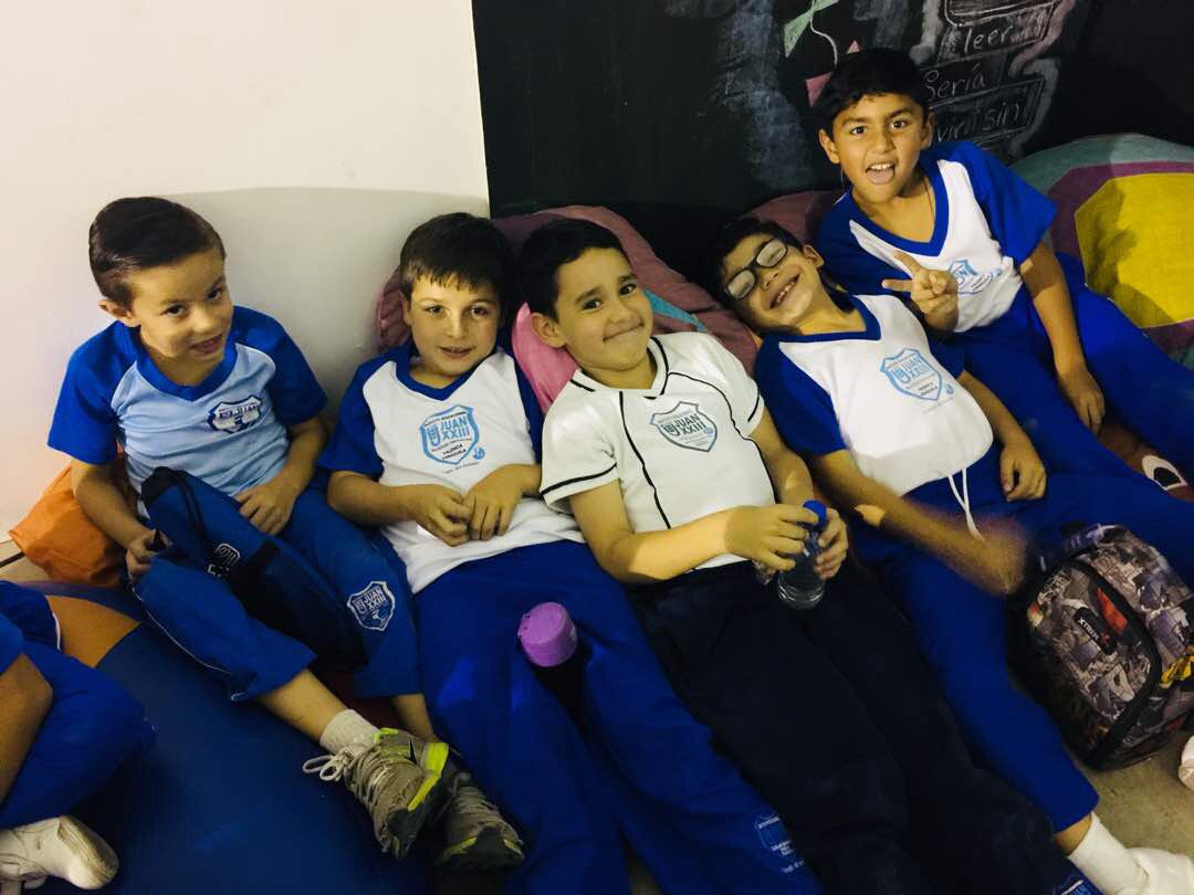 CRAjuanito's tweet photo. Visita d los alumnos d 3ro"A"en la FILUC, se divirtieron y disfrutaron d los espacios ofrecidos x el Chamario #FILUC2017 #ParaSeguirLeyendo https://t.co/Zt2bgs7ipQ