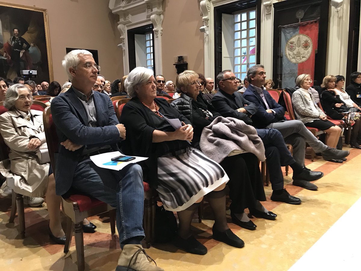 Festivalscienza's tweet photo. Il #cagliariscienza17 inizia qui. La prima relazione è di Chiara Zuccato, sulla storia della malattia #Huntington e le scoperte recenti https://t.co/iVLWffyUHl