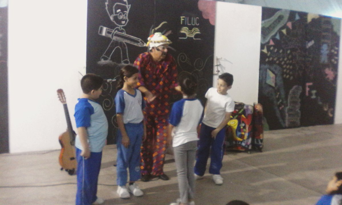 CRAjuanito's tweet photo. Visita d los alumnos d 4to"A"en la FILUC, se divirtieron y disfrutaron d los espacios ofrecidos x el Chamario #FILUC2017 #ParaSeguirLeyendo https://t.co/wy823bKd2w