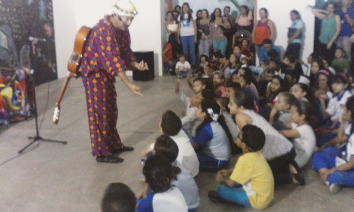 CRAjuanito's tweet photo. Visita d los alumnos d 4to"A"en la FILUC, se divirtieron y disfrutaron d los espacios ofrecidos x el Chamario #FILUC2017 #ParaSeguirLeyendo https://t.co/wy823bKd2w