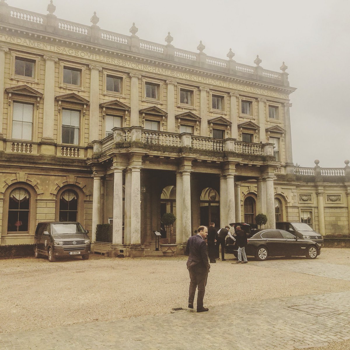 EventopediaUK's tweet photo. #WhereIsToby
Which beautiful & historic National Trust events venue is @TobyHeelis visiting this afternoon #eventprofs ? https://t.co/MA8sECfe7j