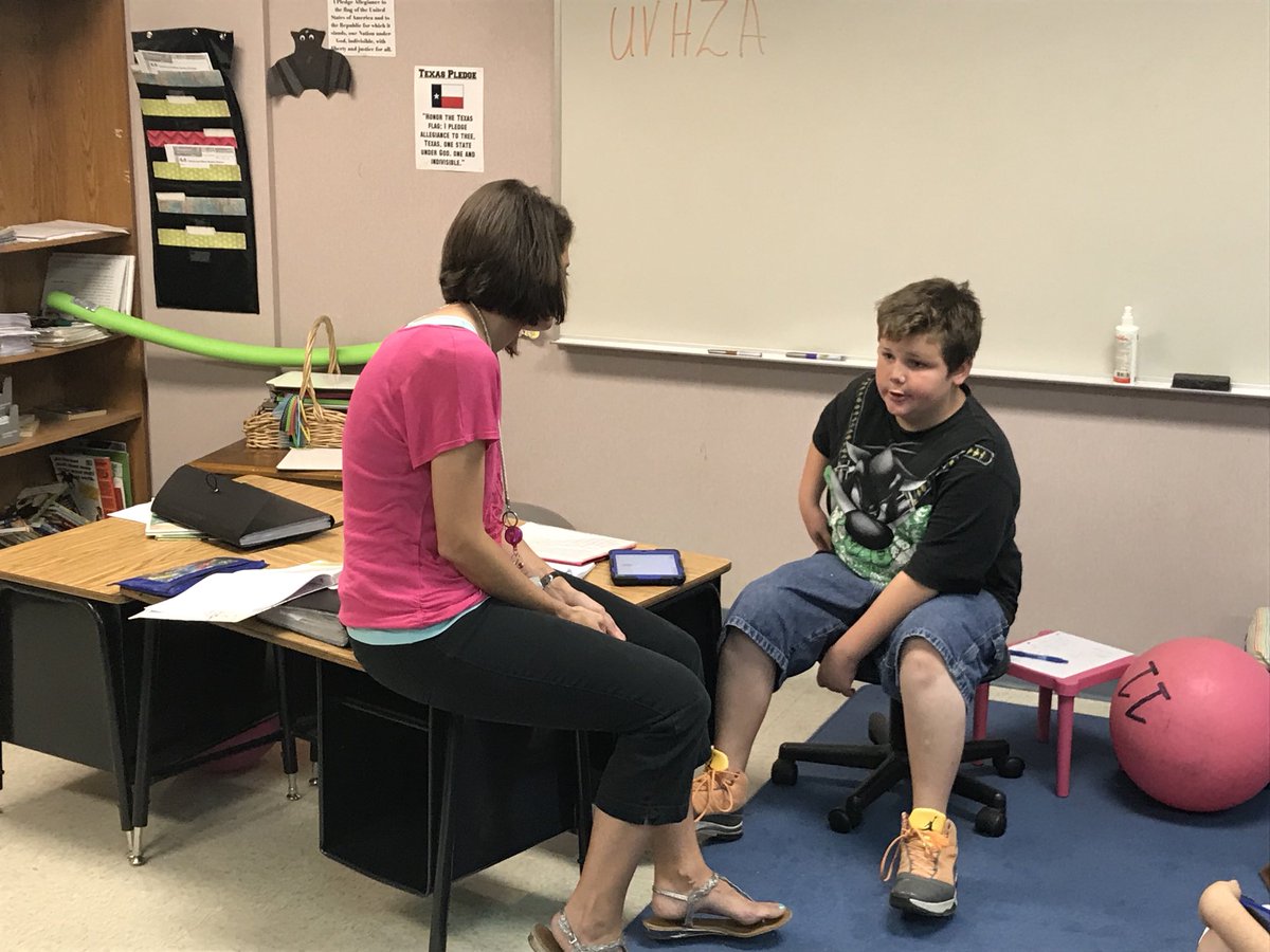 lizhaviland1978's tweet photo. Mrs. Drake’s class is hard at work with fractions! @CDrake1980 @LampasasHSE @LampasasISD #celebratelisd17 https://t.co/sLRfhZGMC1