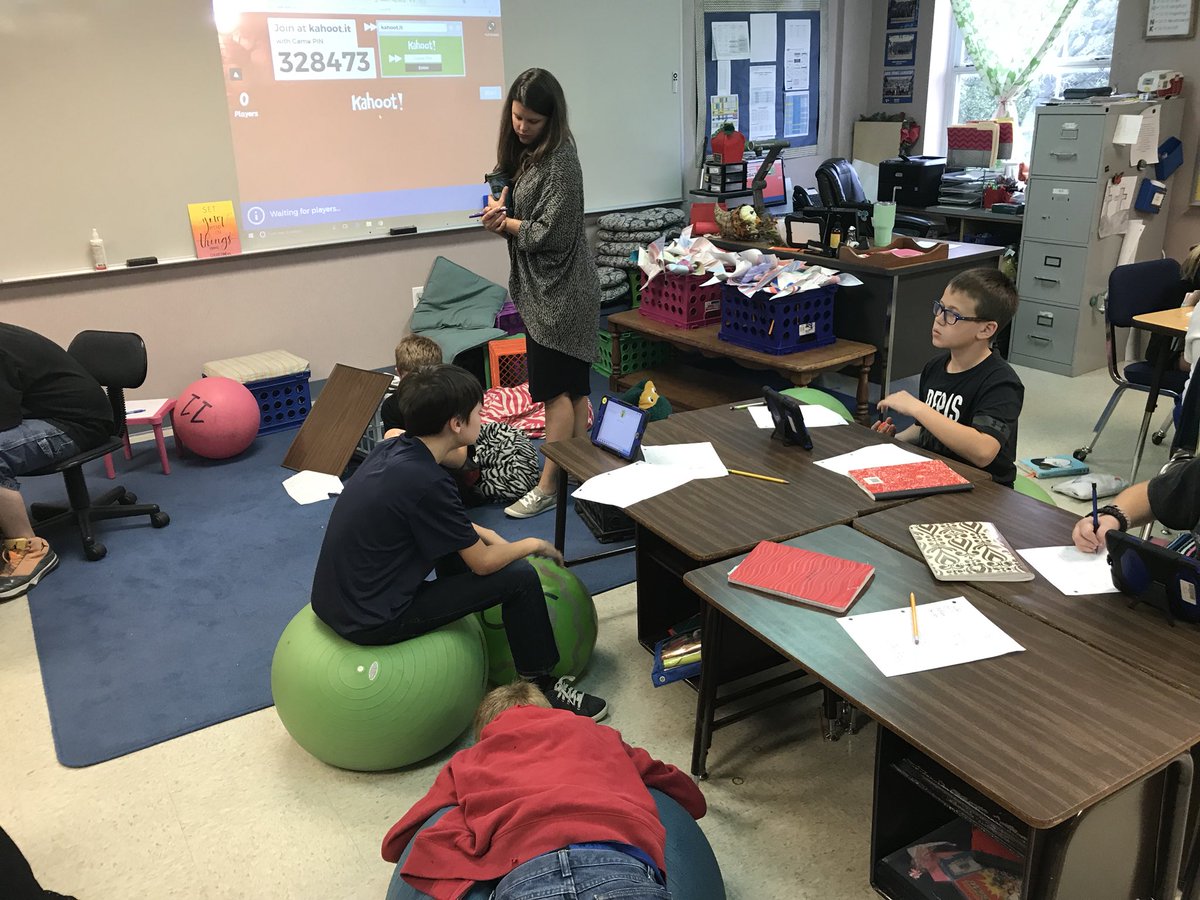 lizhaviland1978's tweet photo. Mrs. Drake’s class is hard at work with fractions! @CDrake1980 @LampasasHSE @LampasasISD #celebratelisd17 https://t.co/sLRfhZGMC1