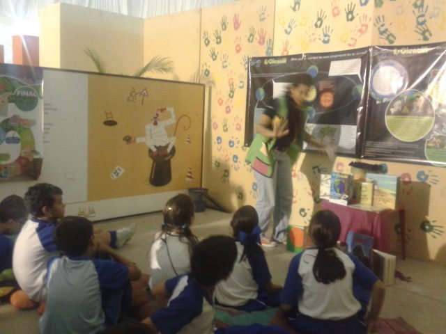 CRAjuanito's tweet photo. Visita d los alumnos d 5to"C"en la FILUC, se divirtieron y disfrutaron d los espacios ofrecidos x el Chamario #FILUC2017 #ParaSeguirLeyendo https://t.co/FUSahPjeBf