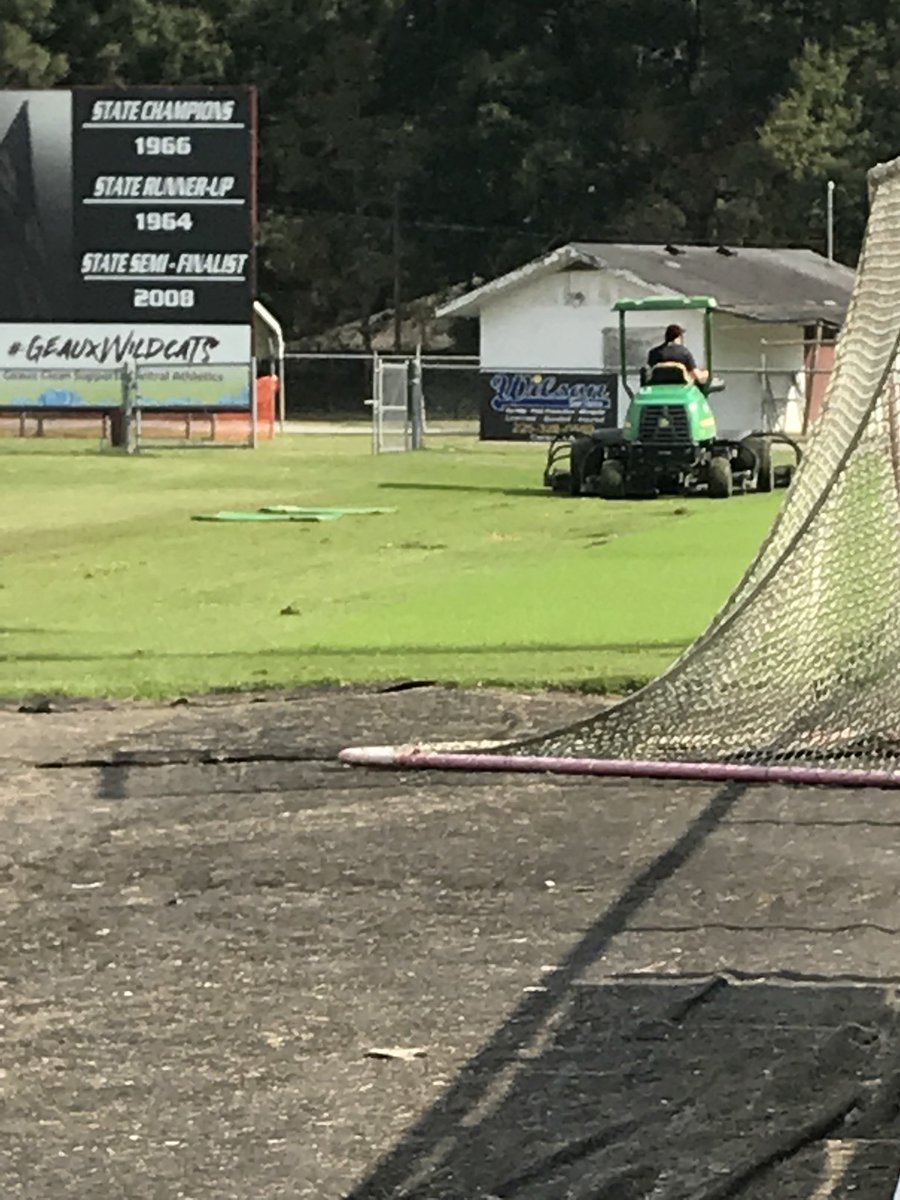 bubbaray1964's tweet photo. I tell ya what cat daddy I’m sure happy it’s this guy cutting the grass now and not me! #retired https://t.co/b2tRy53P59