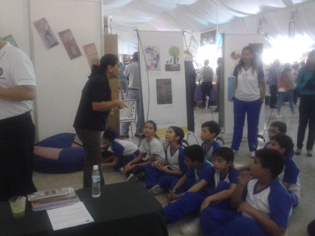 CRAjuanito's tweet photo. Visita d los alumnos d 5to"C"en la FILUC, se divirtieron y disfrutaron d los espacios ofrecidos x el Chamario #FILUC2017 #ParaSeguirLeyendo https://t.co/FUSahPjeBf