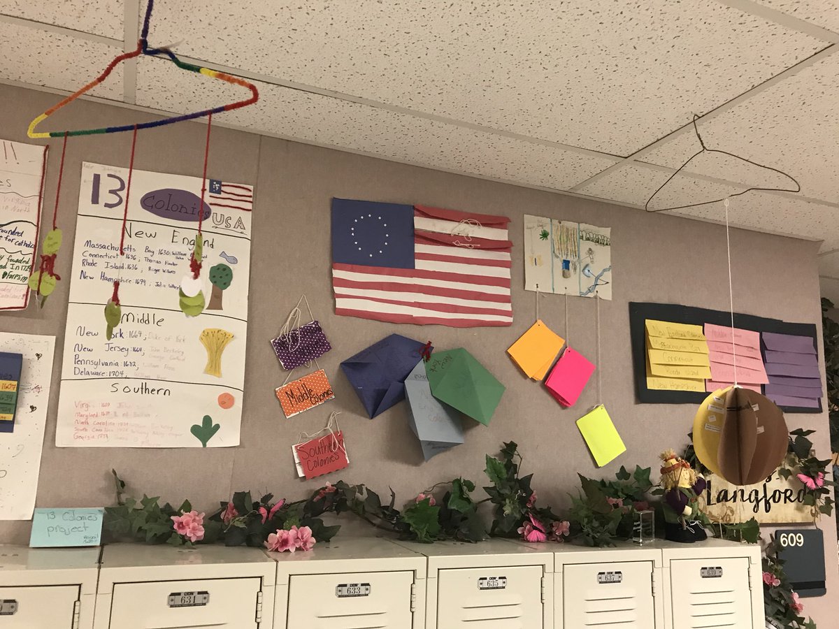 lizhaviland1978's tweet photo. In Mrs. Langford’s class, students created projects on the 13 Colonies! @mlangford8484 @LampasasHSE @LampasasISD #celebratelisd17 https://t.co/f6nJuMmUdi