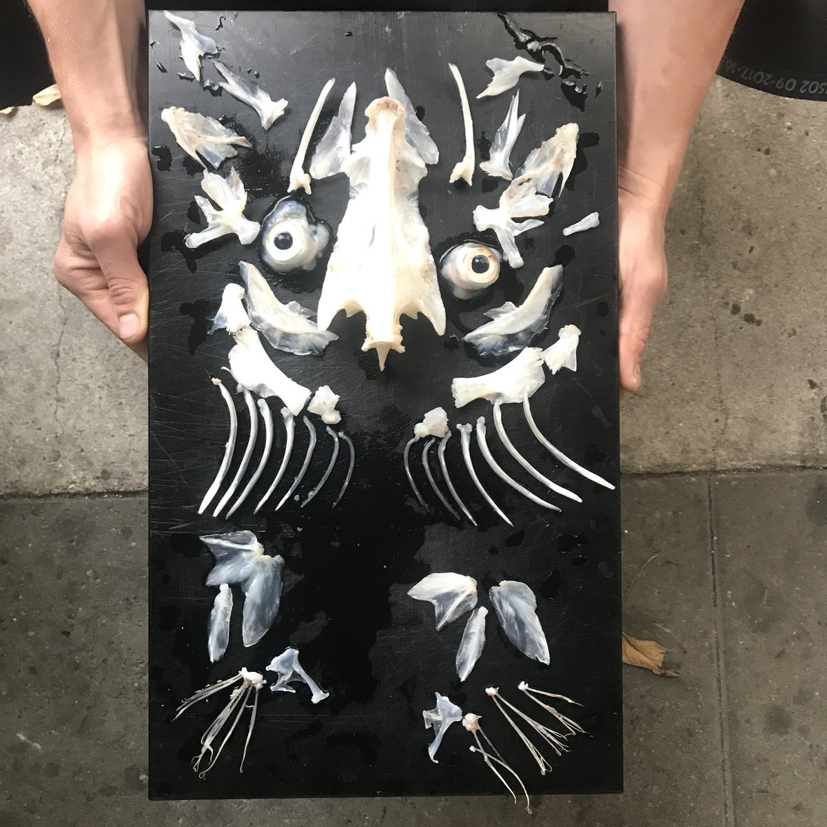 All the meat from a cod’s head (and its bones)
