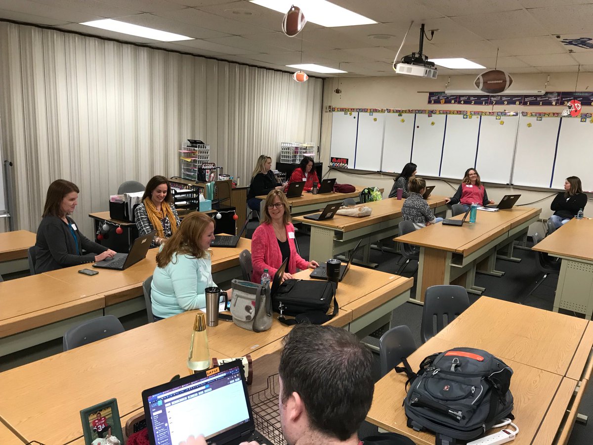 sarahneckert's tweet photo. EdCamp Book Talks #edcampr7ms #MustangStrong https://t.co/L8xBo5wlTh