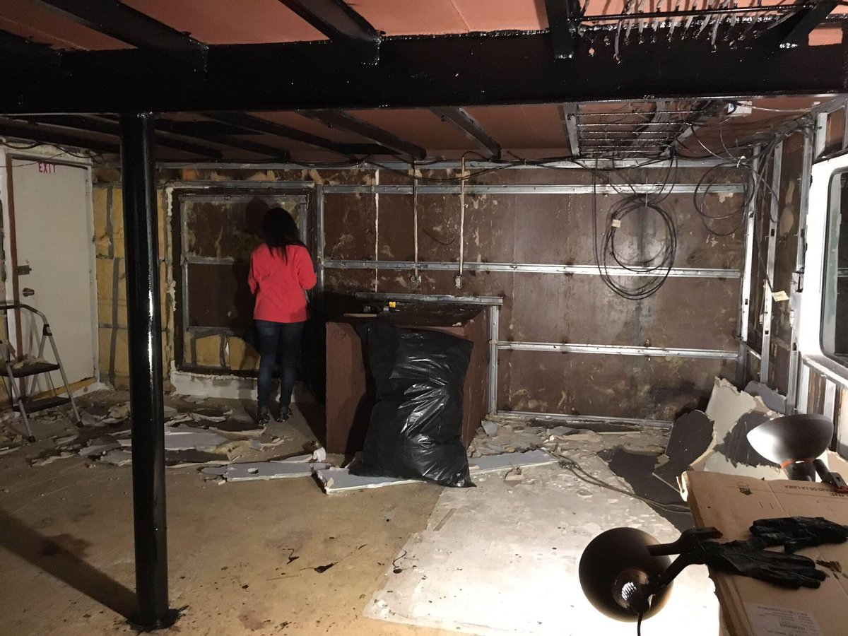 FathomThisFerry's tweet photo. Dec. 2016: After giving the steel beams a fresh update, the walls come crumblin’ down. https://t.co/uw2saTvfUz